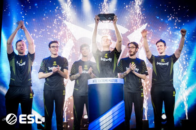 出现在同一 出现在同一